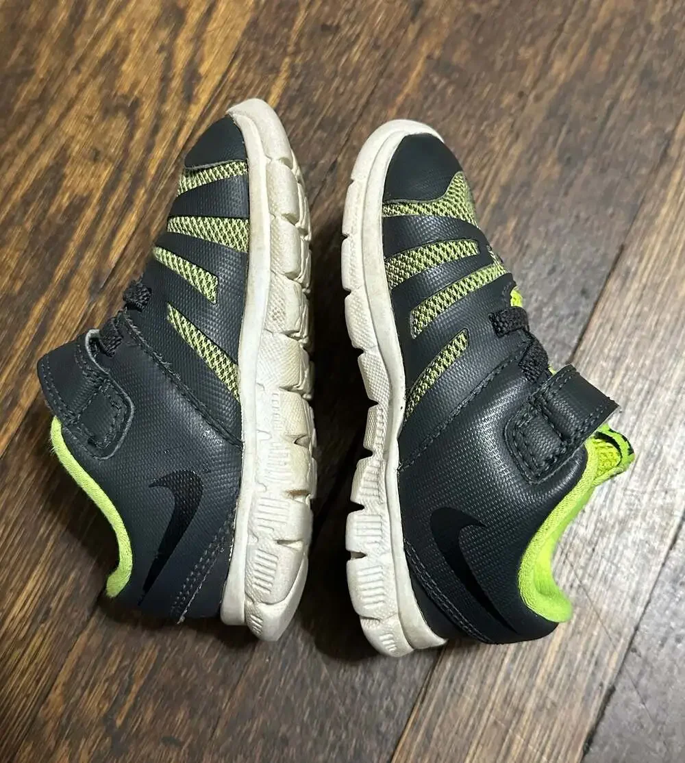 Nike toddler sneakers